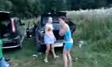 Amatérske priateľky tancujú v domácom videu