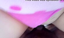POV video waarin ik mijn jonge en aantrekkelijke nichtje neuk terwijl ze in haar slipje rust