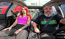 Spazieren durch St. Pauls mit einer nackten Rothaarigen im Fahrzeug - Ginger Smith - ma saint