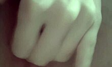 Джанели Лемберс интимно мастурбирует свою влажную эстонскую киску в домашнем видео