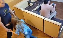 אישה חובבת בוגדת בחבר שלה עם גיסיו בסרטון לוהט