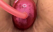Vagina dicukur dipenuhi dengan pompa