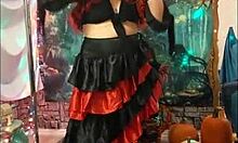 Hjemmelavede Halloween-cosplay: Rødhåret kone bliver slem