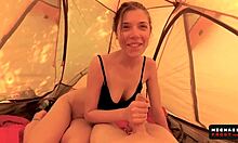 Un couple amateur explore le sexe brutal dans un camping bondé d'Amsterdam avec un point de vue public
